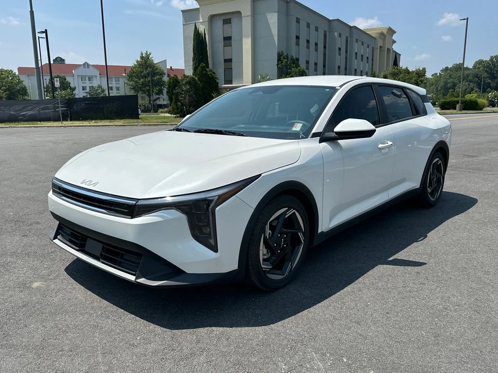 New 2026 White Kia EX image 3