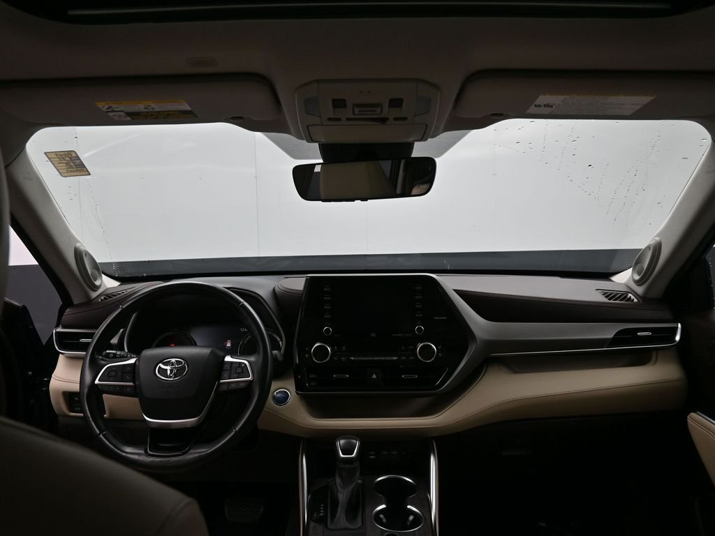 Used 2022  Toyota Limited image 29