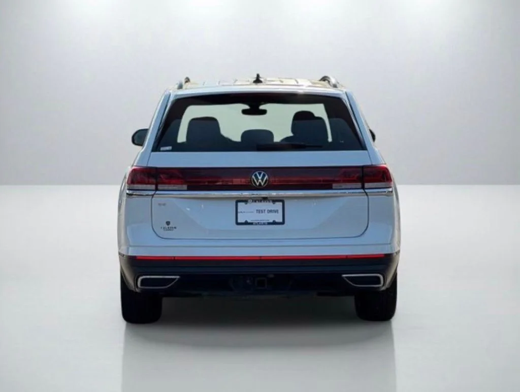 Used 2025 White Volkswagen 2.0T SE w/Technology image 6