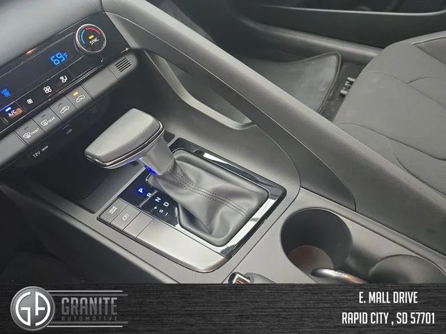 2025 Hyundai Elantra SEL - Photo 24