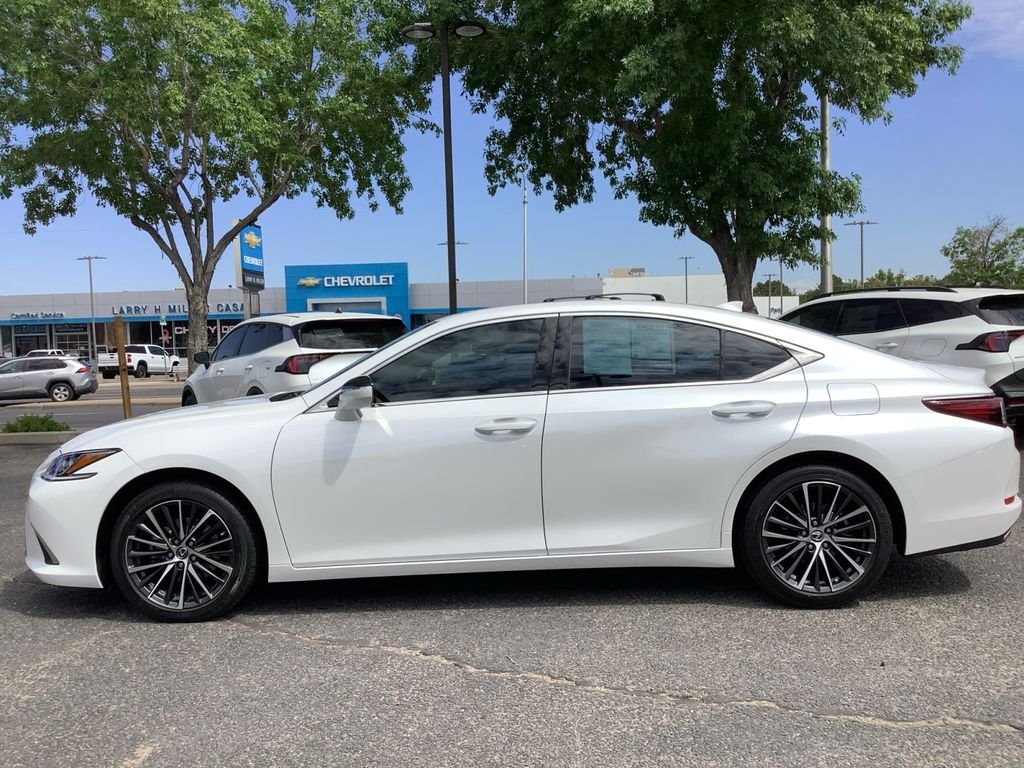 Used 2023 White Lexus 350 image 28