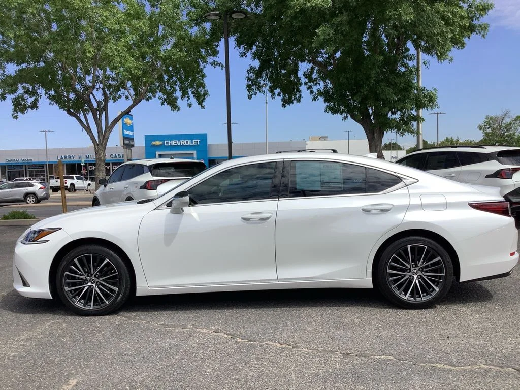 Used 2023 White Lexus 350 image 28