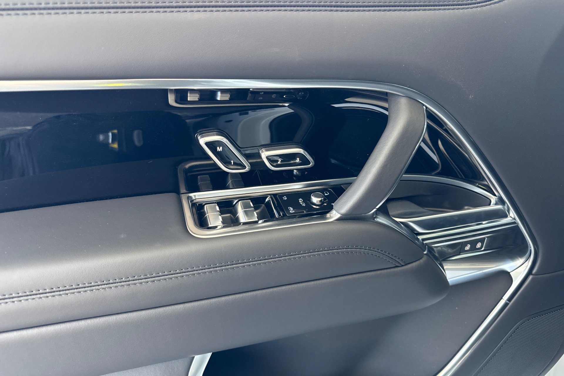 2026 Land Rover Range Rover SE - Photo 14