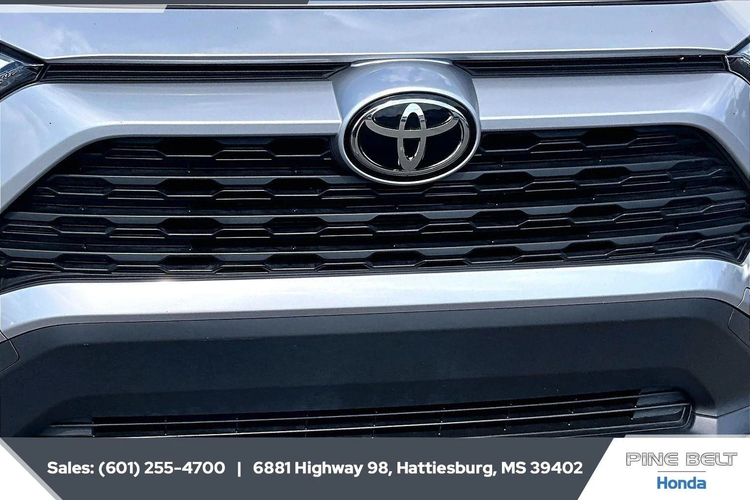 Used 2023 Silver Sky Metallic Toyota XLE Premium image 22
