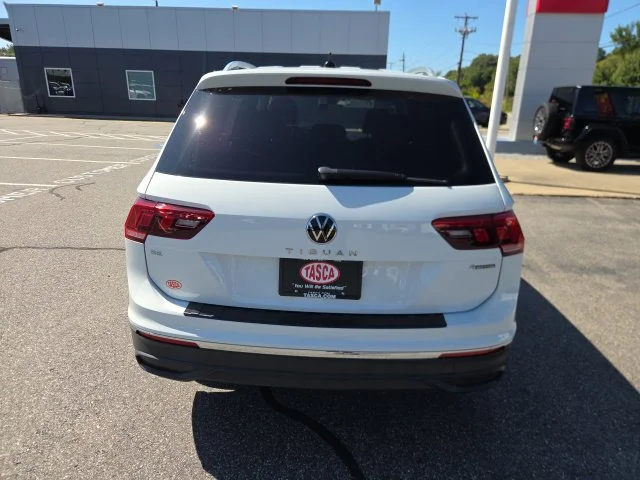 Used 2024 White Volkswagen 2.0T SE image 6