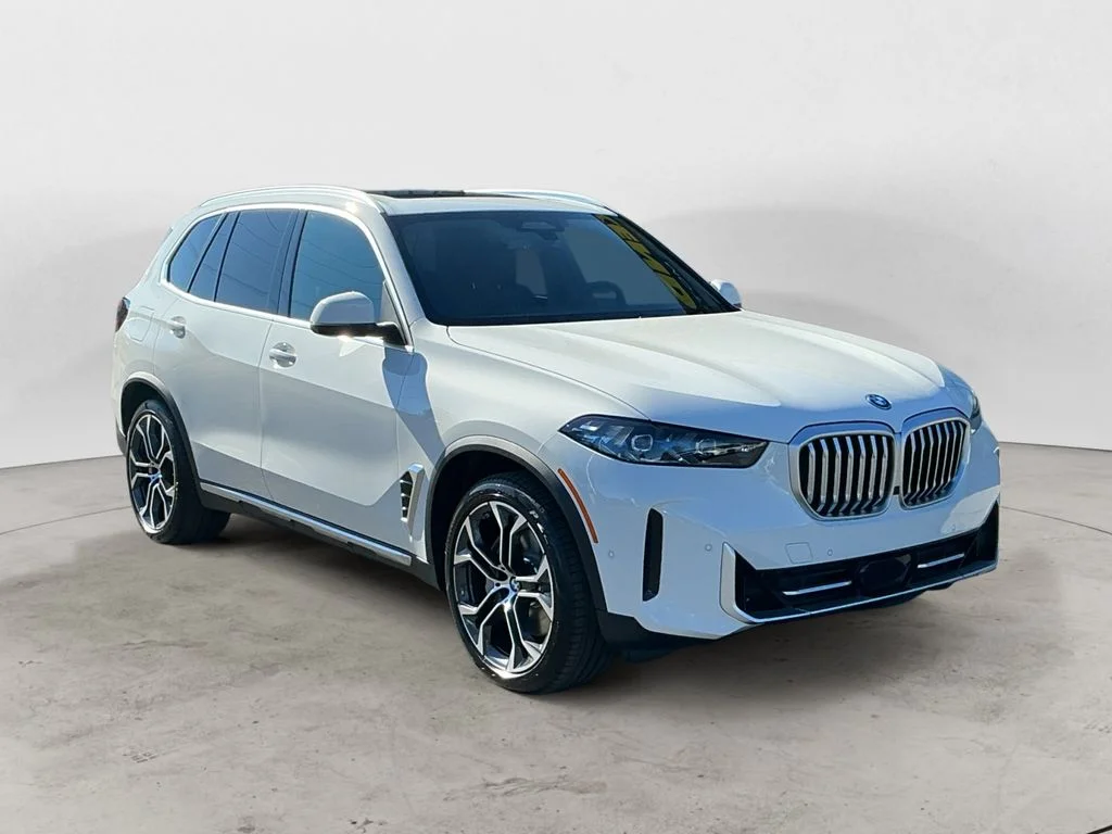 New 2026 White BMW xDrive50e image 3