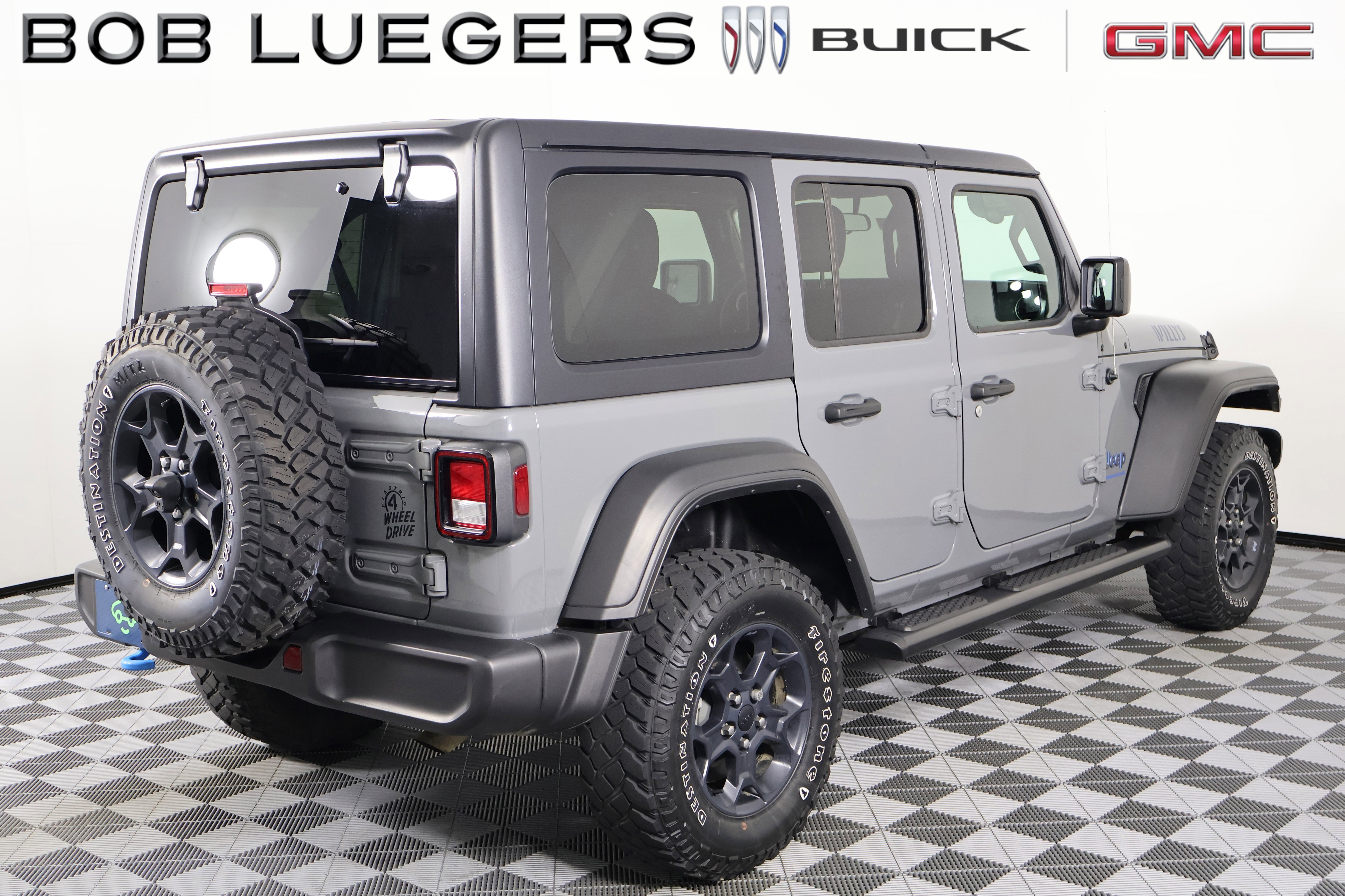 Used 2023 Gray Jeep 4x4 image 5