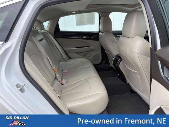 Used 2017 White Frost Tricoat Buick Premium image 17