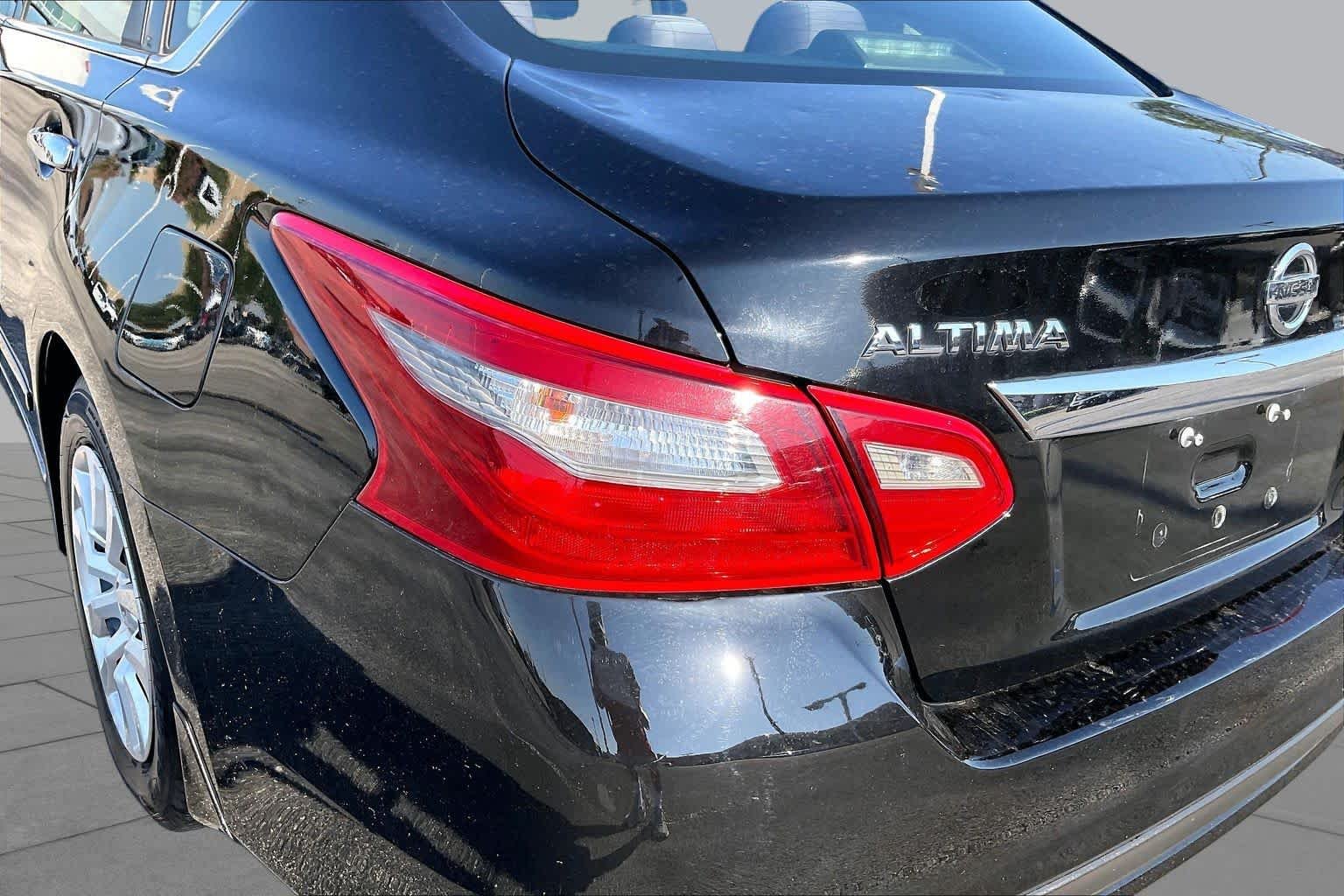 Used 2018 Super Black Nissan 2.5 S image 25
