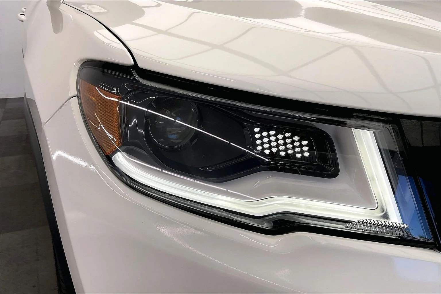 Used 2020 White Clearcoat Jeep High Altitude image 28