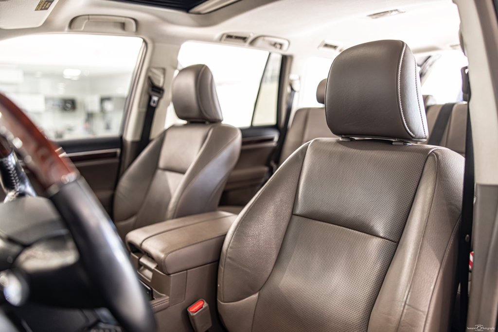 Used 2018 Red Lexus 460 image 17