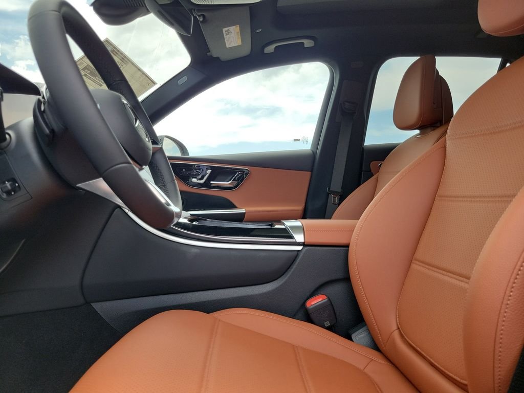 New 2027 Black Mercedes-Benz GLC 300 image 19