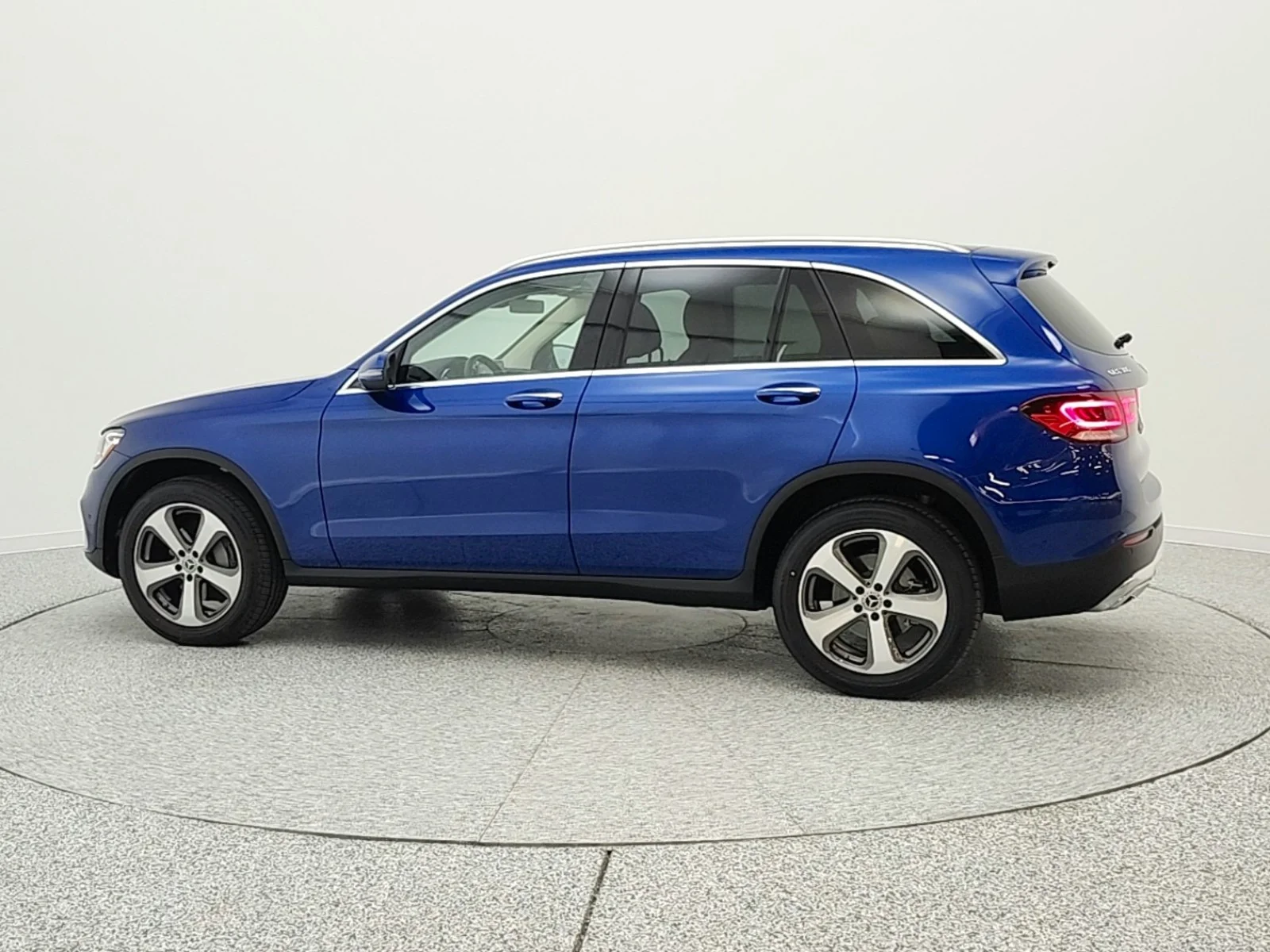 Used 2022 Starling Blue Metallic Mercedes-Benz GLC 300 SUV image 8