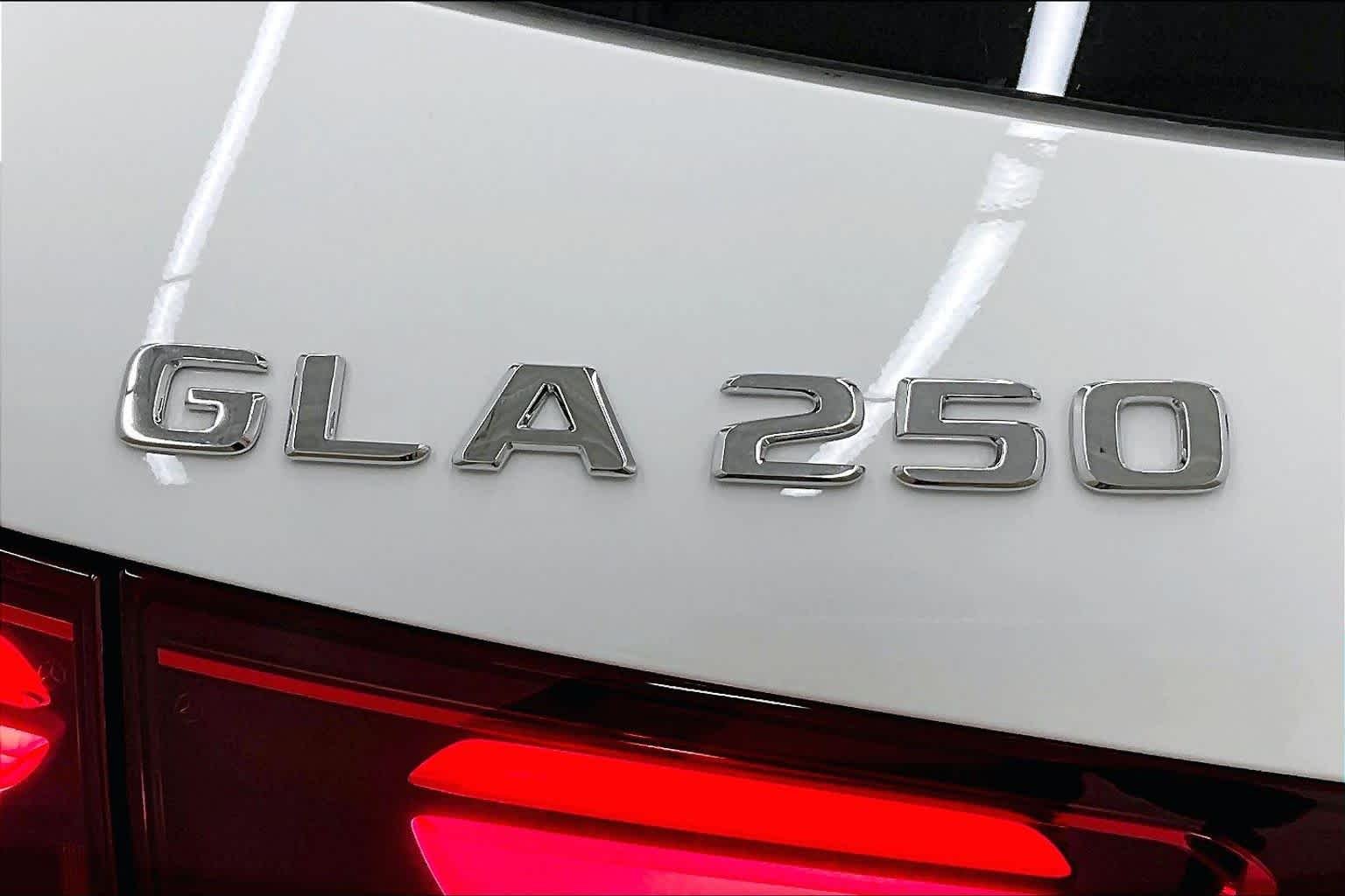 New 2026 Polar White Mercedes-Benz GLA 250 image 15