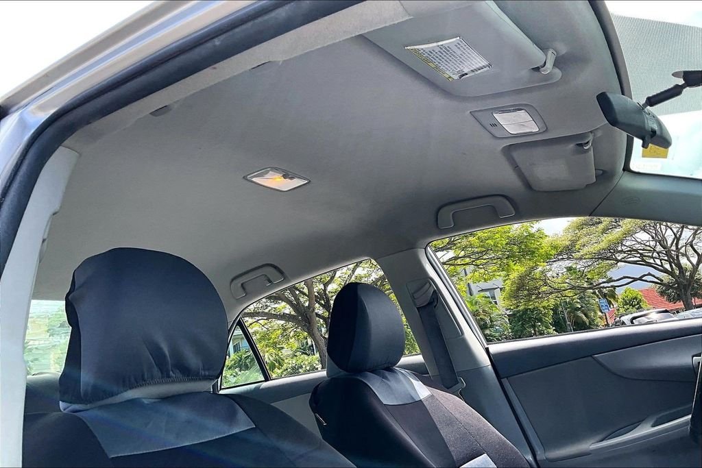 Used 2009 Silver Toyota Base image 17