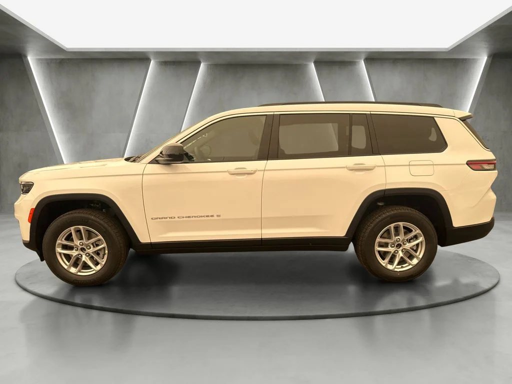 New 2026 Bright White Clearcoat Jeep Laredo image 4
