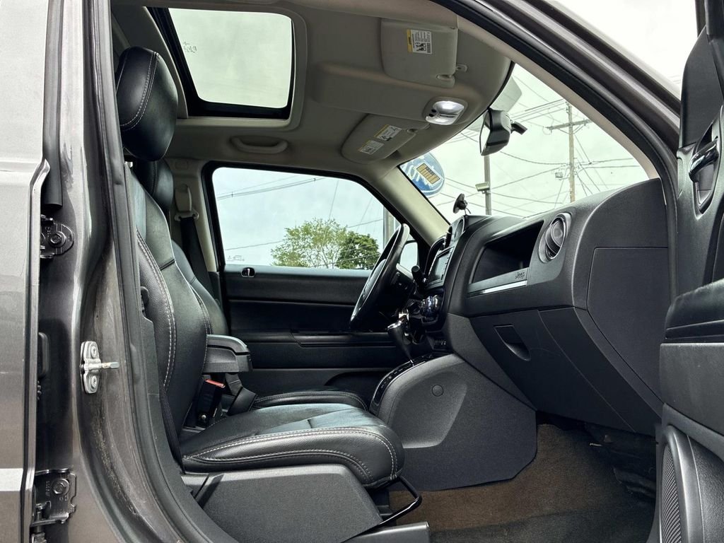 Used 2017 Gray Jeep Latitude image 9