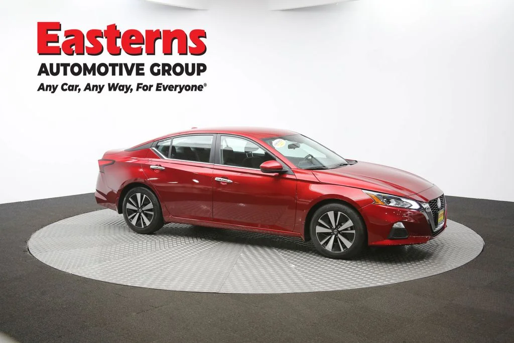 Used 2022 Red Nissan 2.5 SV image 44