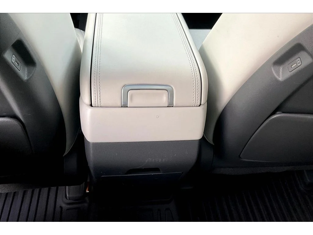 Used 2025  Hyundai Calligraphy image 24