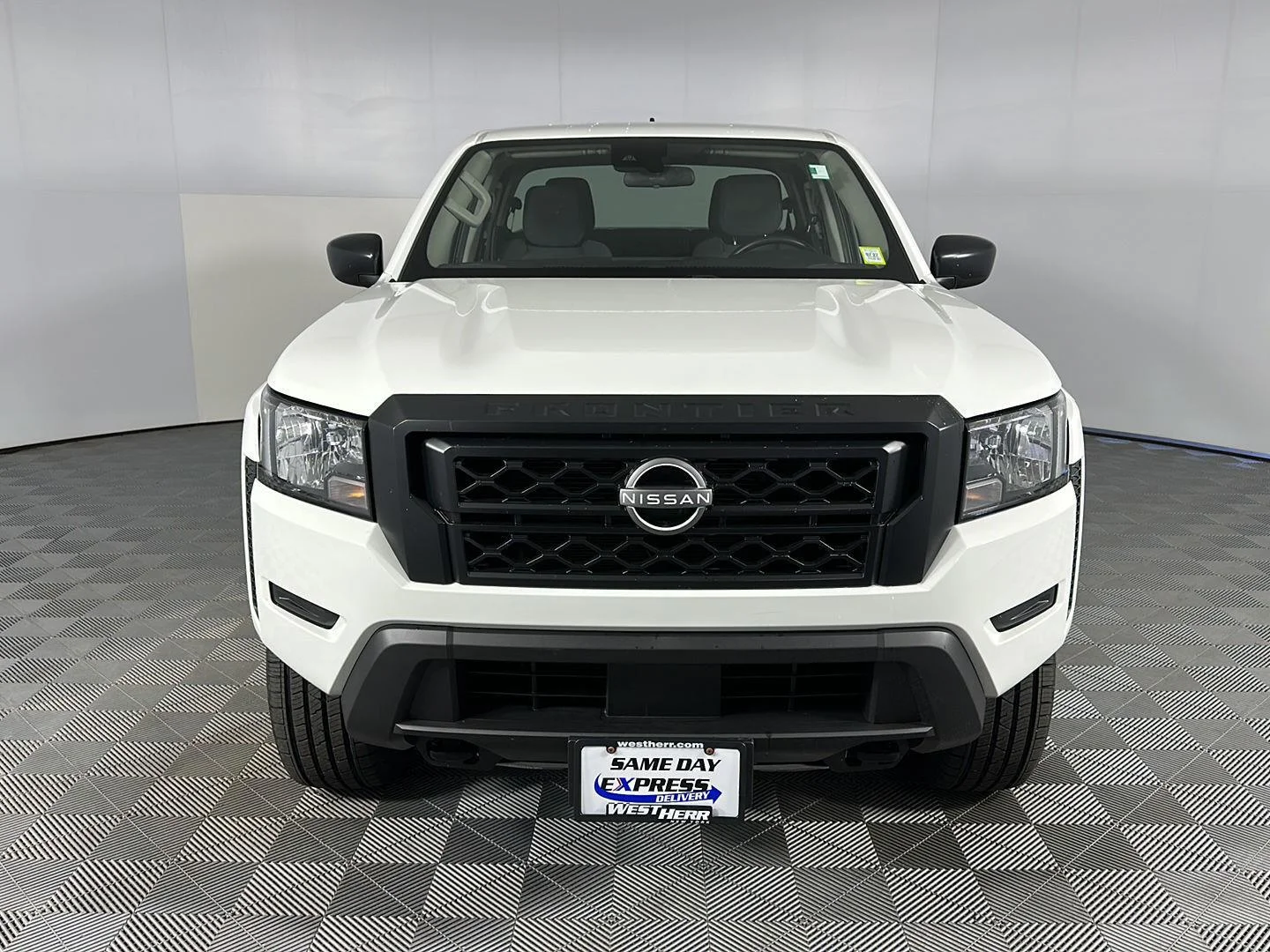 Used 2022 Glacier White Nissan S image 3