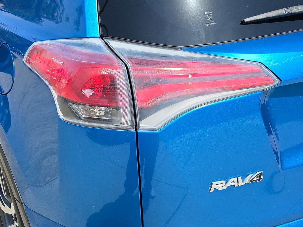 Used 2016  Toyota XLE image 37
