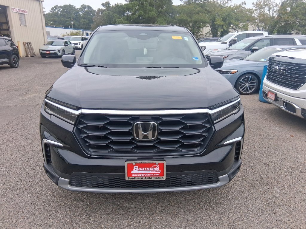 Used 2025  Honda EX-L image 2