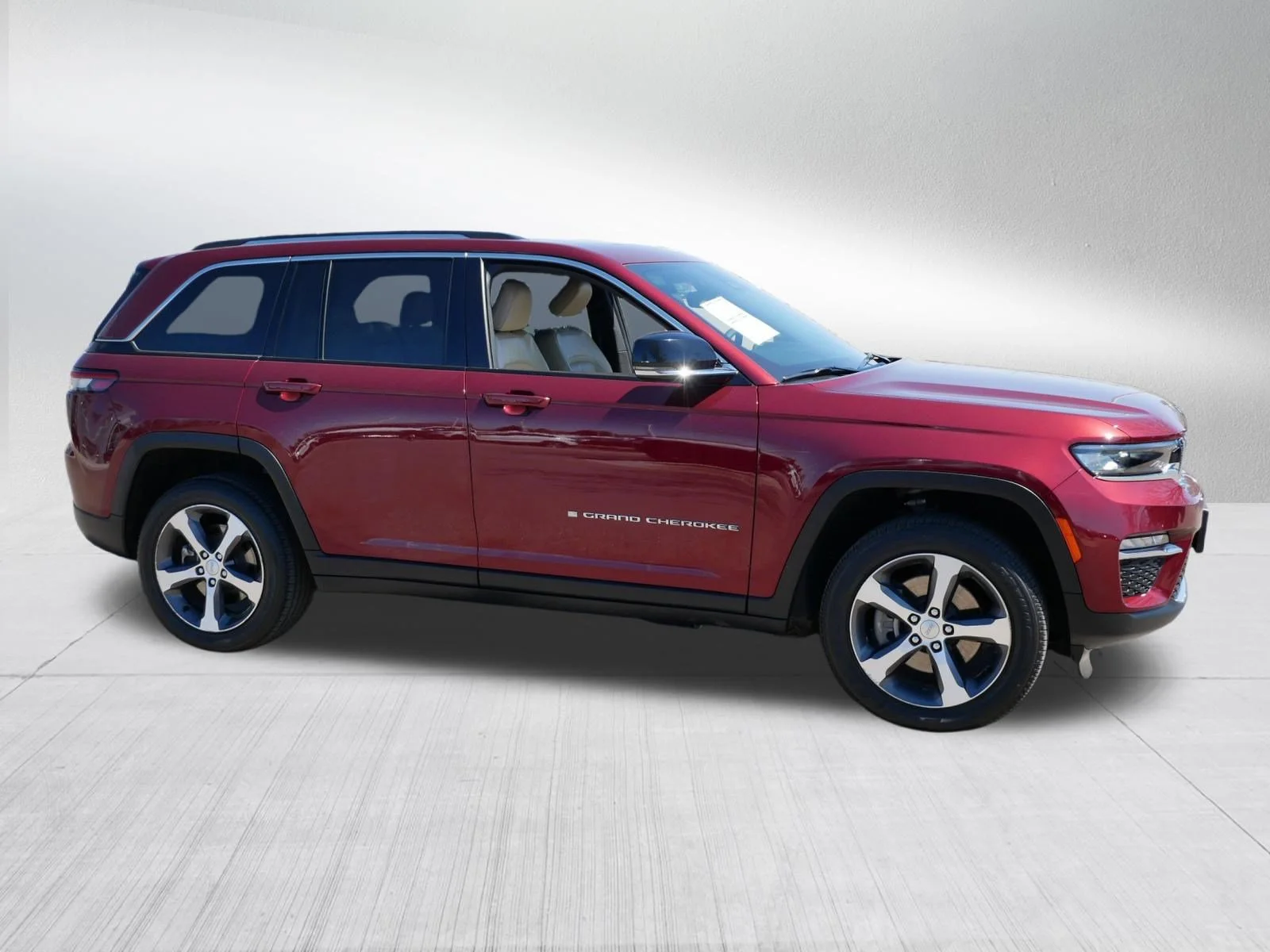 Used 2022 Velvet Red Pearlcoat Jeep  image 8