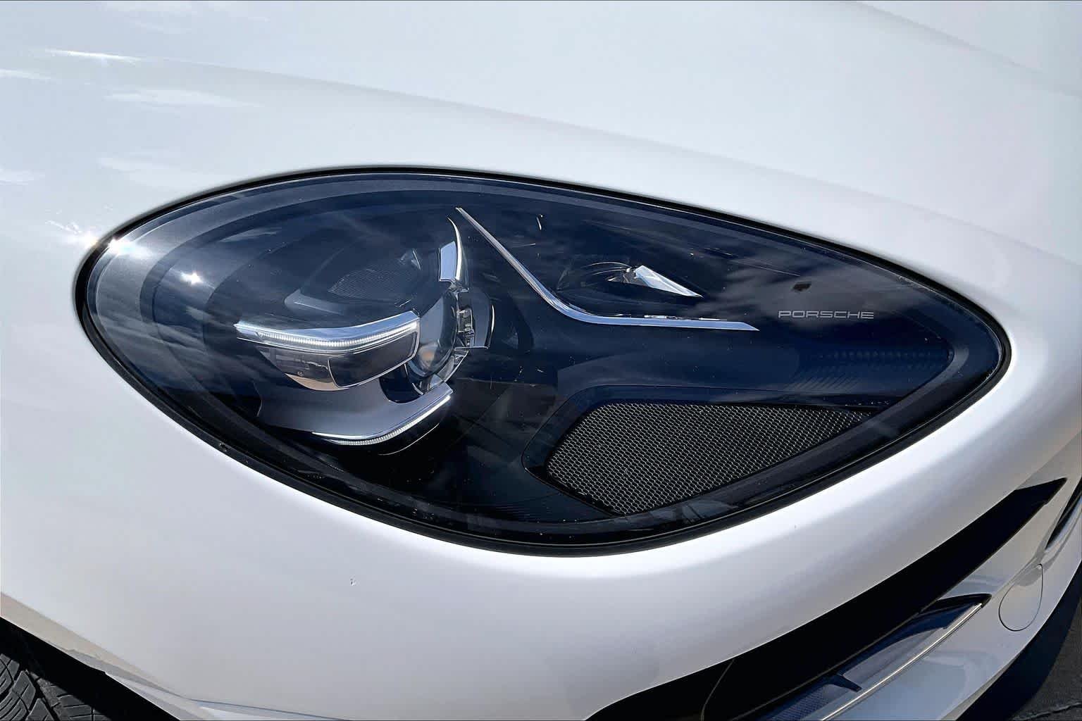 Used 2021 Carrara White Metallic Porsche  image 26