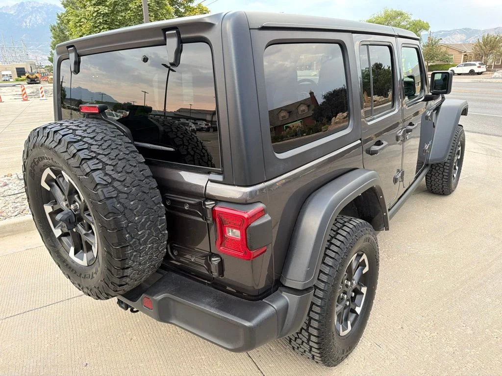 Used 2024 Gray Jeep Rubicon 4xe image 7