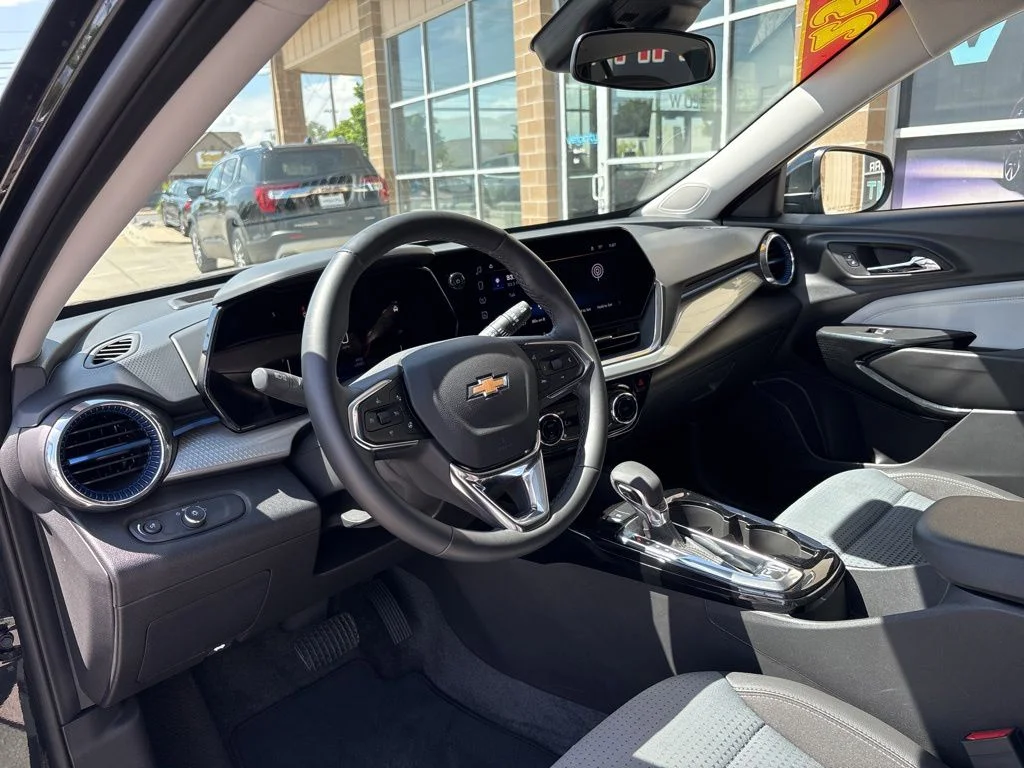 Used 2025 Black Chevrolet LT image 11