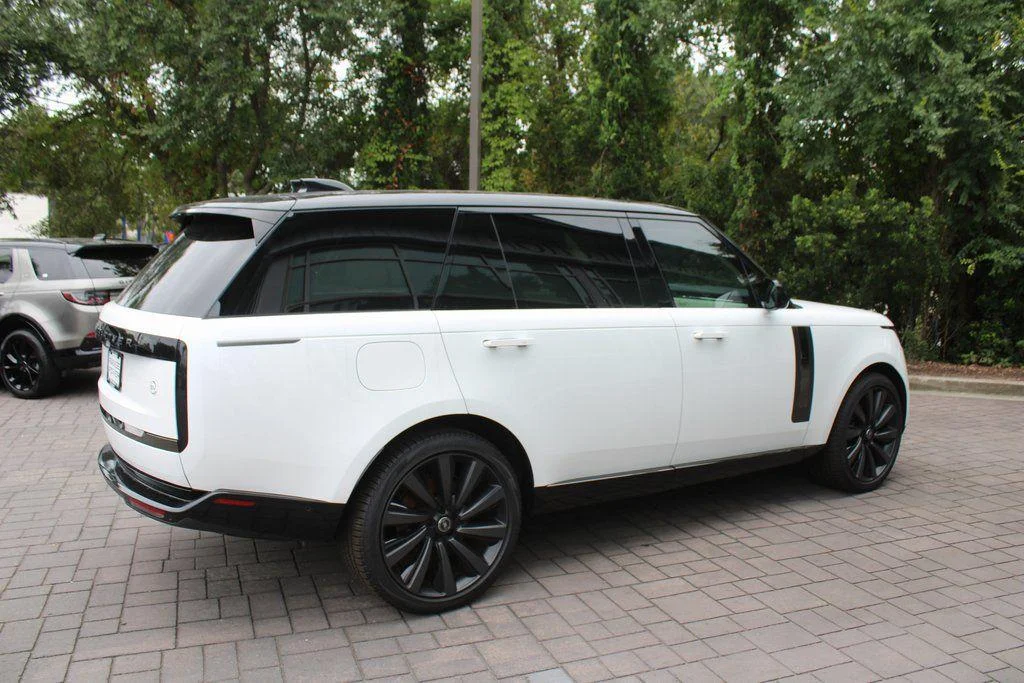 New 2024 Ostuni Pearl White Land Rover SV image 5