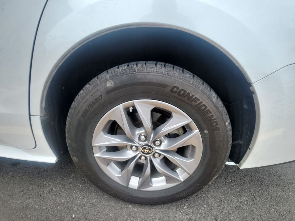 Used 2023 Pearl Toyota XLE image 5