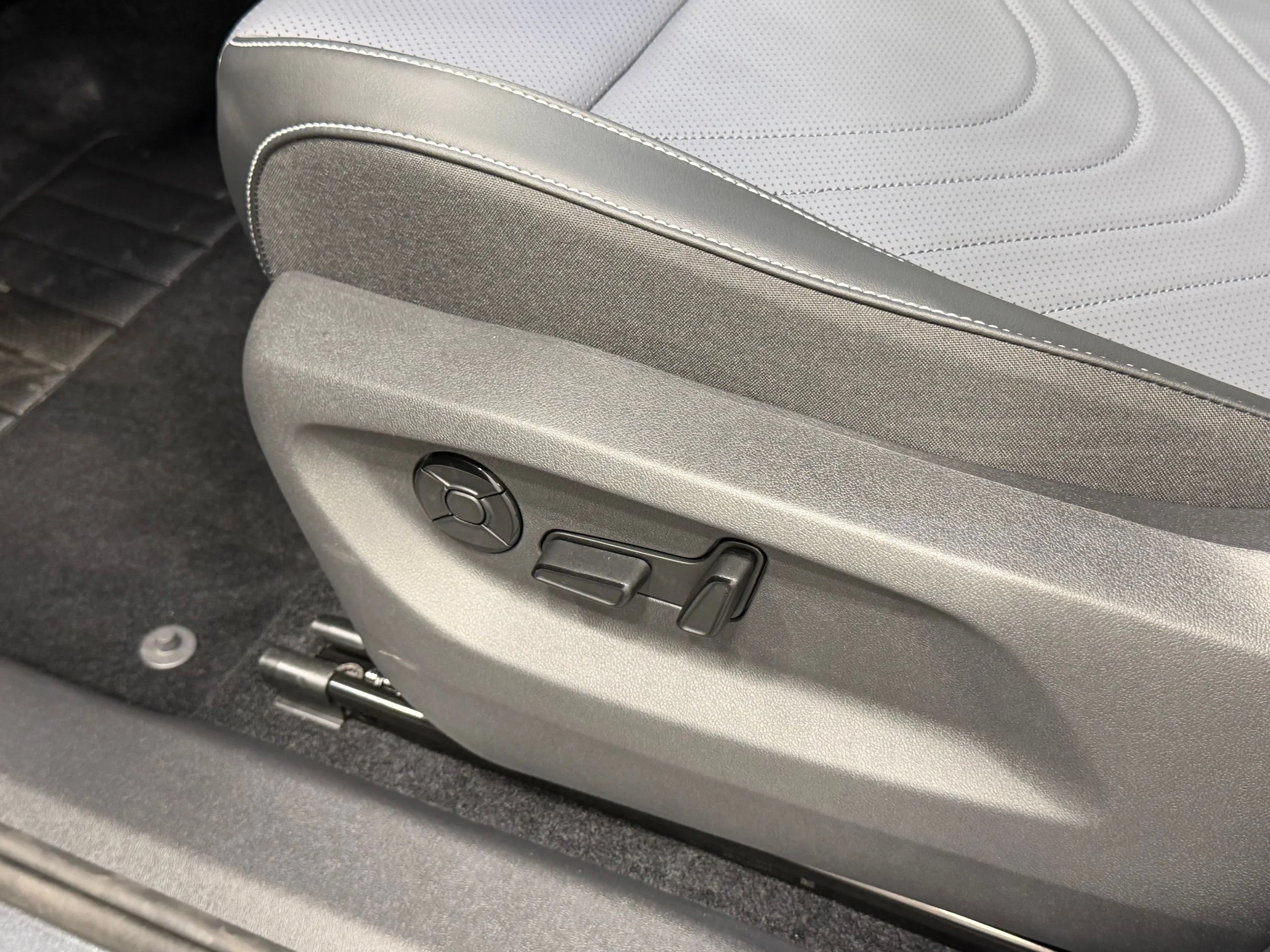 New 2026 Gray Volkswagen 2.0T SE image 40