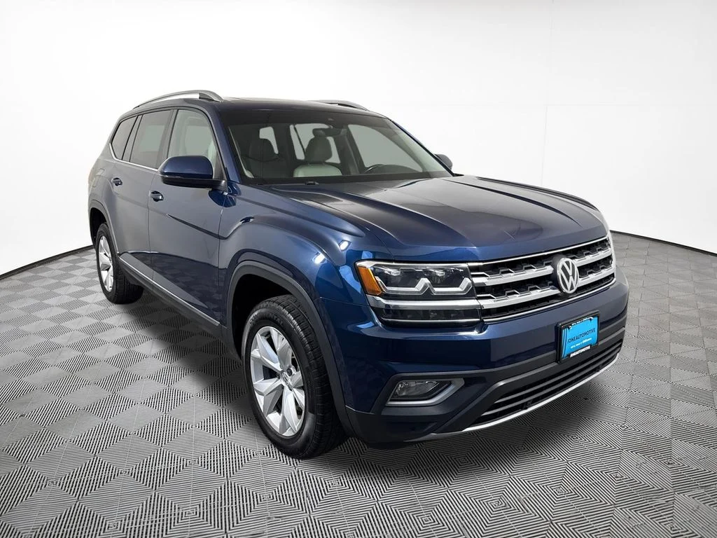 Used 2018 Blue Volkswagen SEL image 4