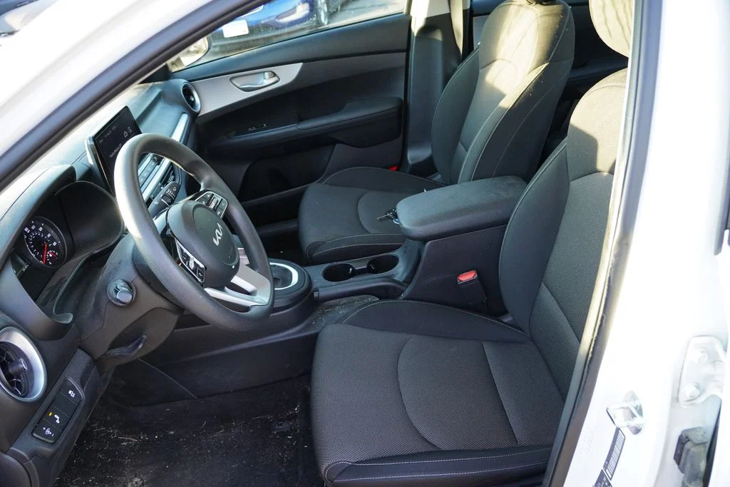 Used 2024 Snow White Pearl Kia LXS image 4