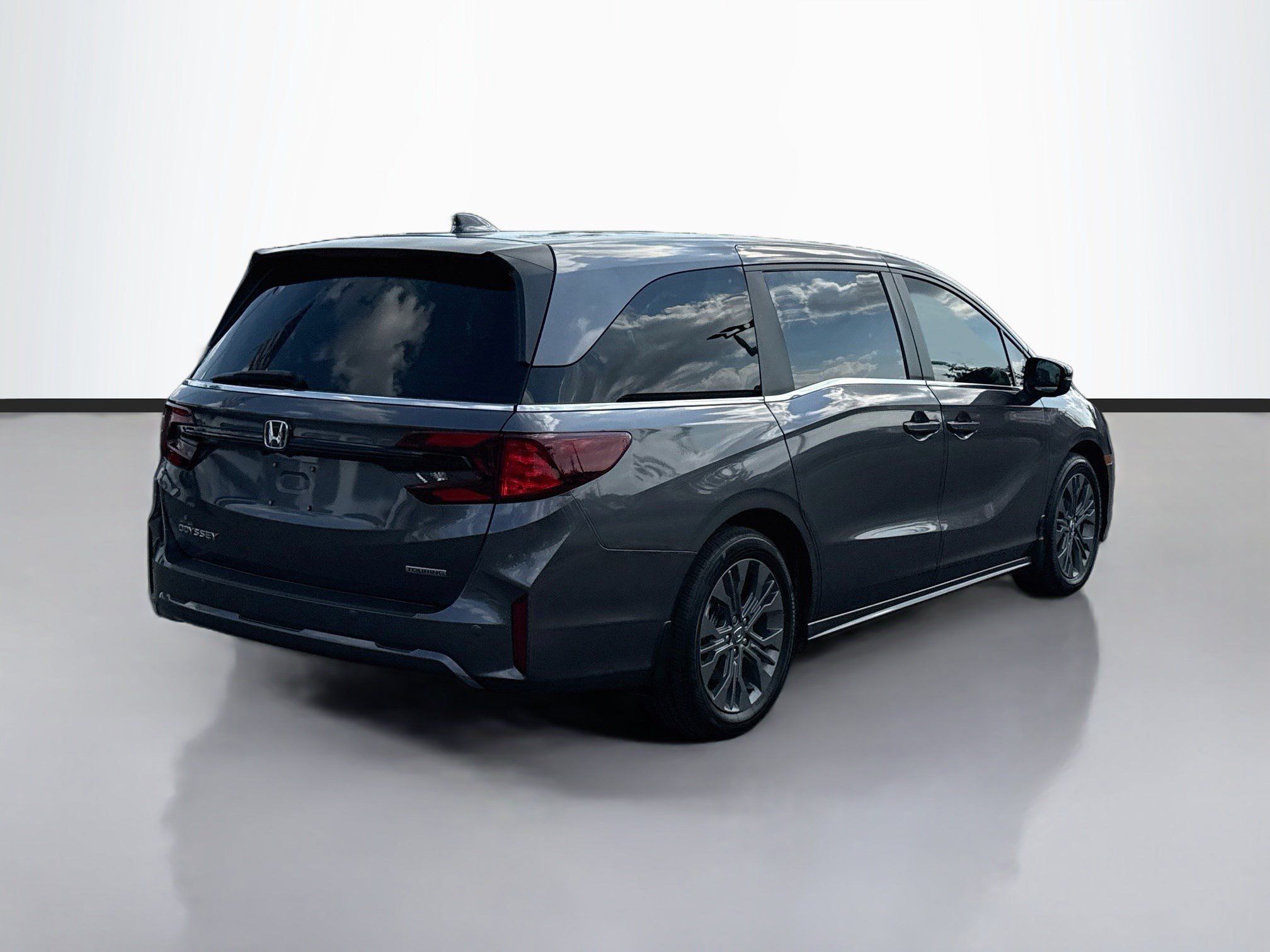Used 2026 Modern Steel Metallic Honda Touring image 7