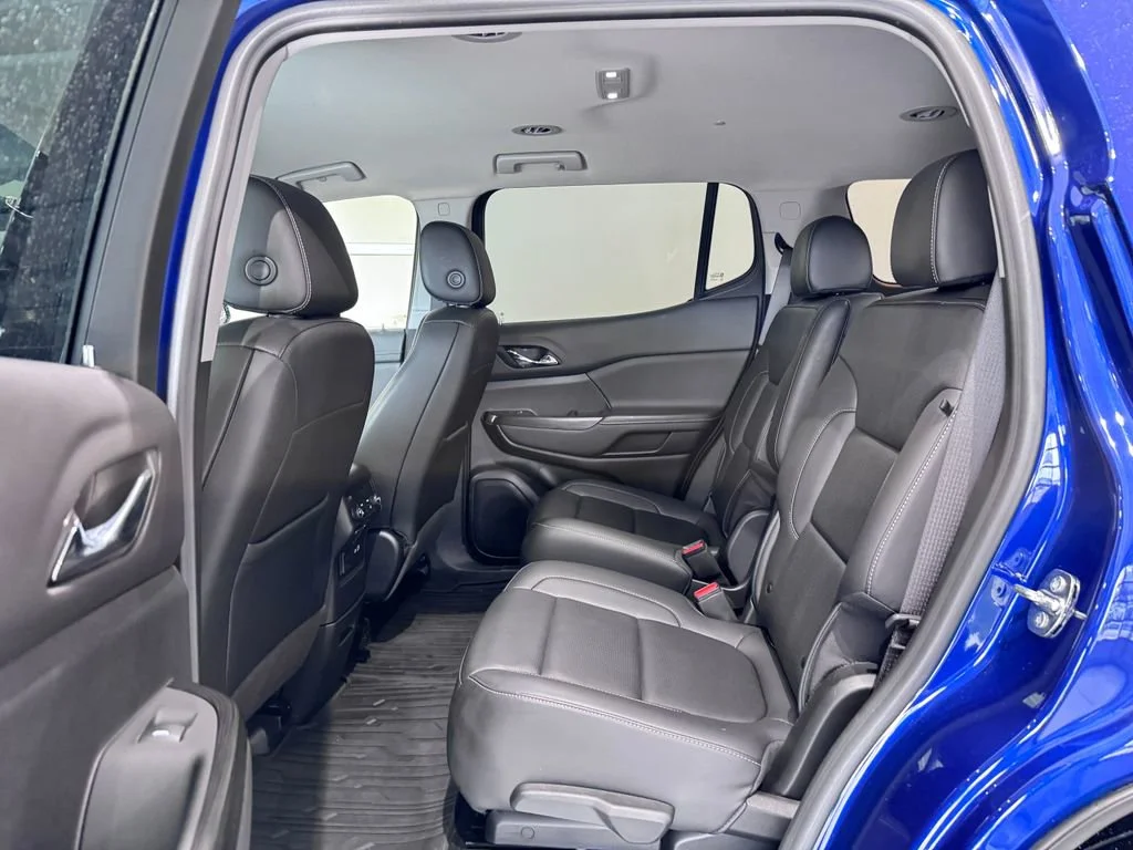 2023 GMC Acadia SLT - Photo 10