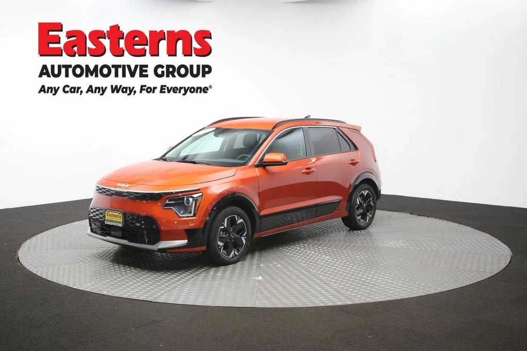 Used 2023 Red Kia Wind image 54