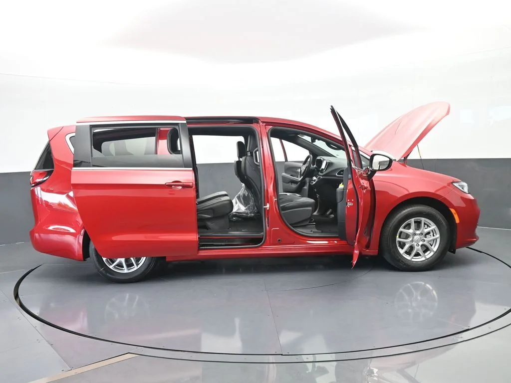 New 2026 Red Hot Pearl-Coat Exterior Paint Chrysler Select image 69