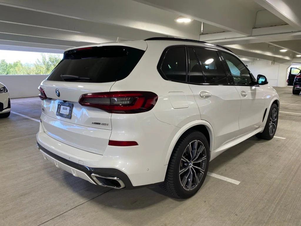 Used 2021 Mineral White Metallic BMW xDrive40i image 4