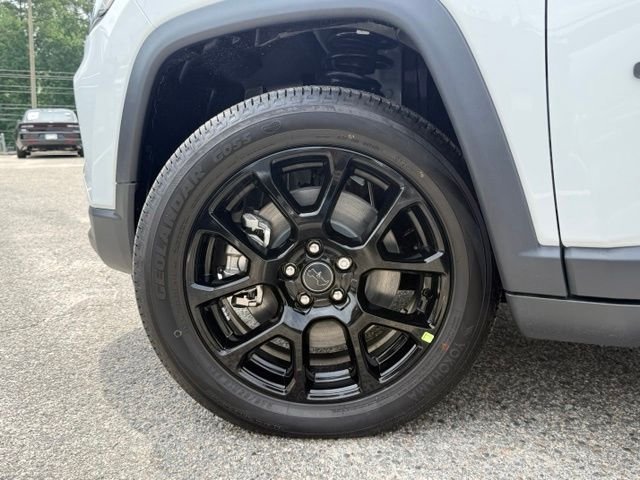New 2026 Bright White Clearcoat Jeep Latitude image 6
