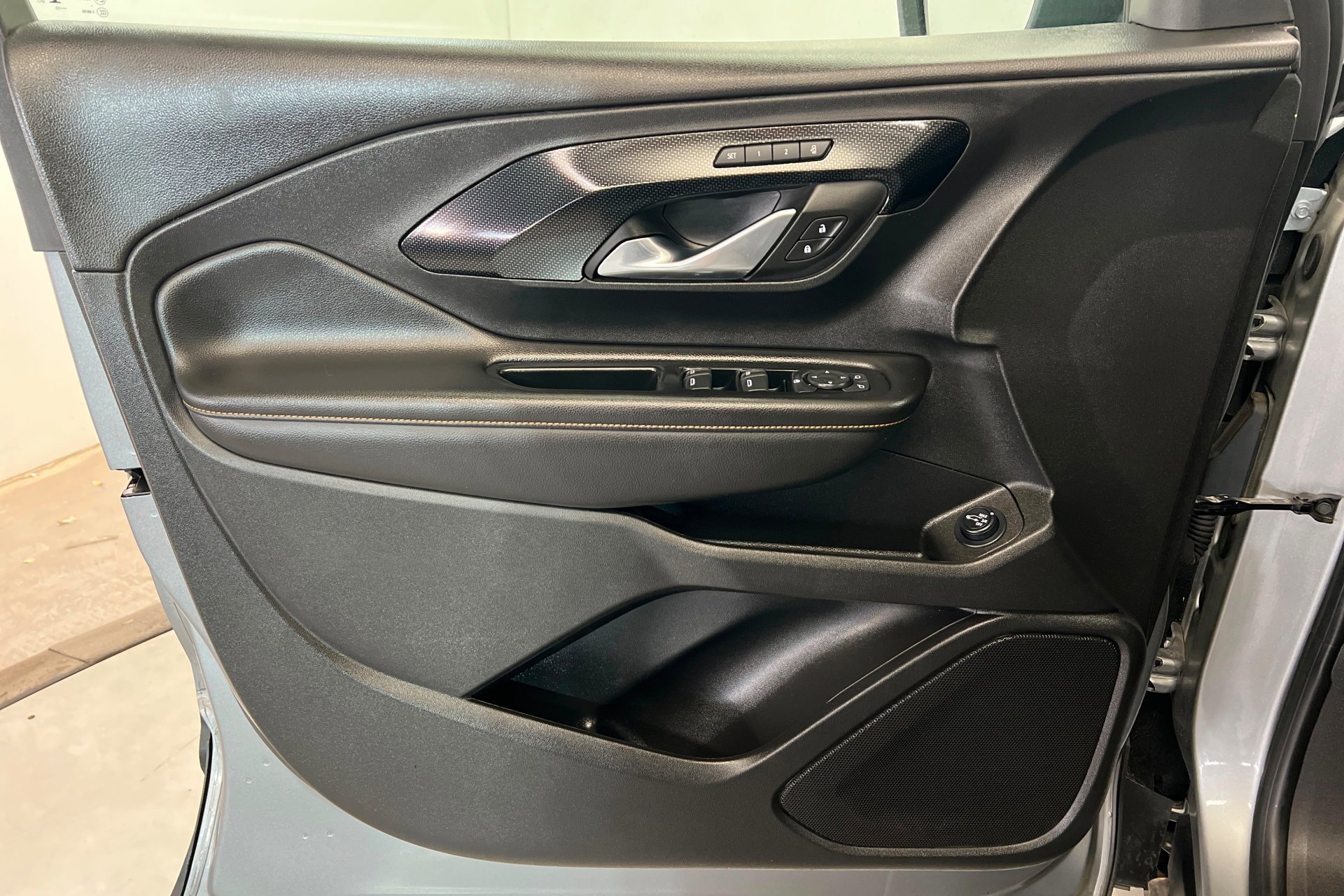 Used 2023 Sterling Metallic GMC AT4 image 15