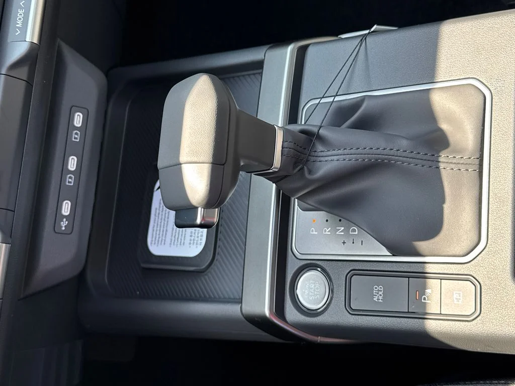 New 2027 Ivory Silver Kia EX image 31