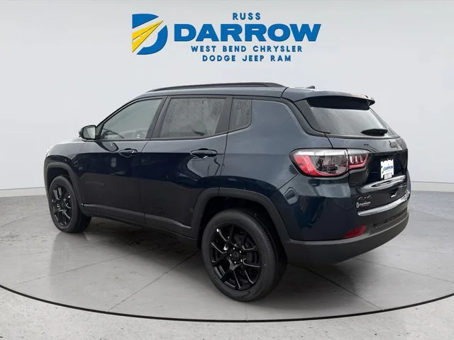 New 2026 Fathom Blue Pearl-Coat Exterior Paint Jeep Latitude image 3