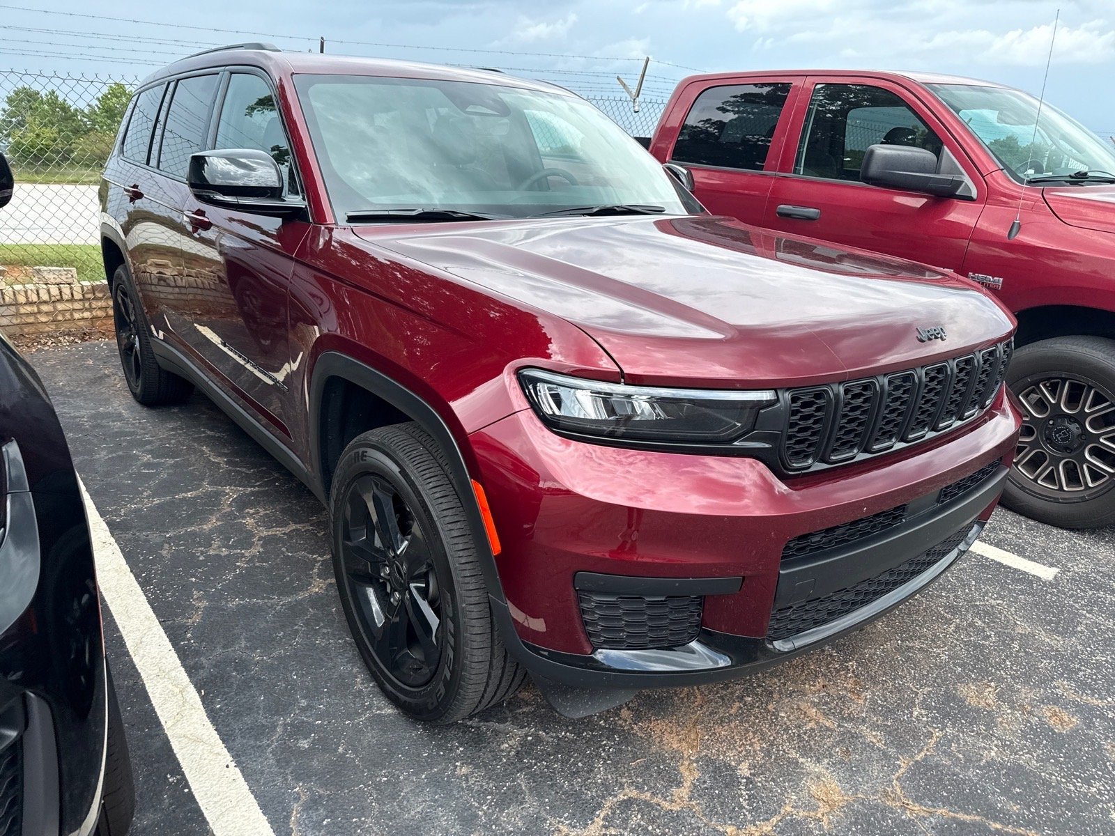 Used 2025 Velvet Red Pearl Coat Jeep Altitude X image 1