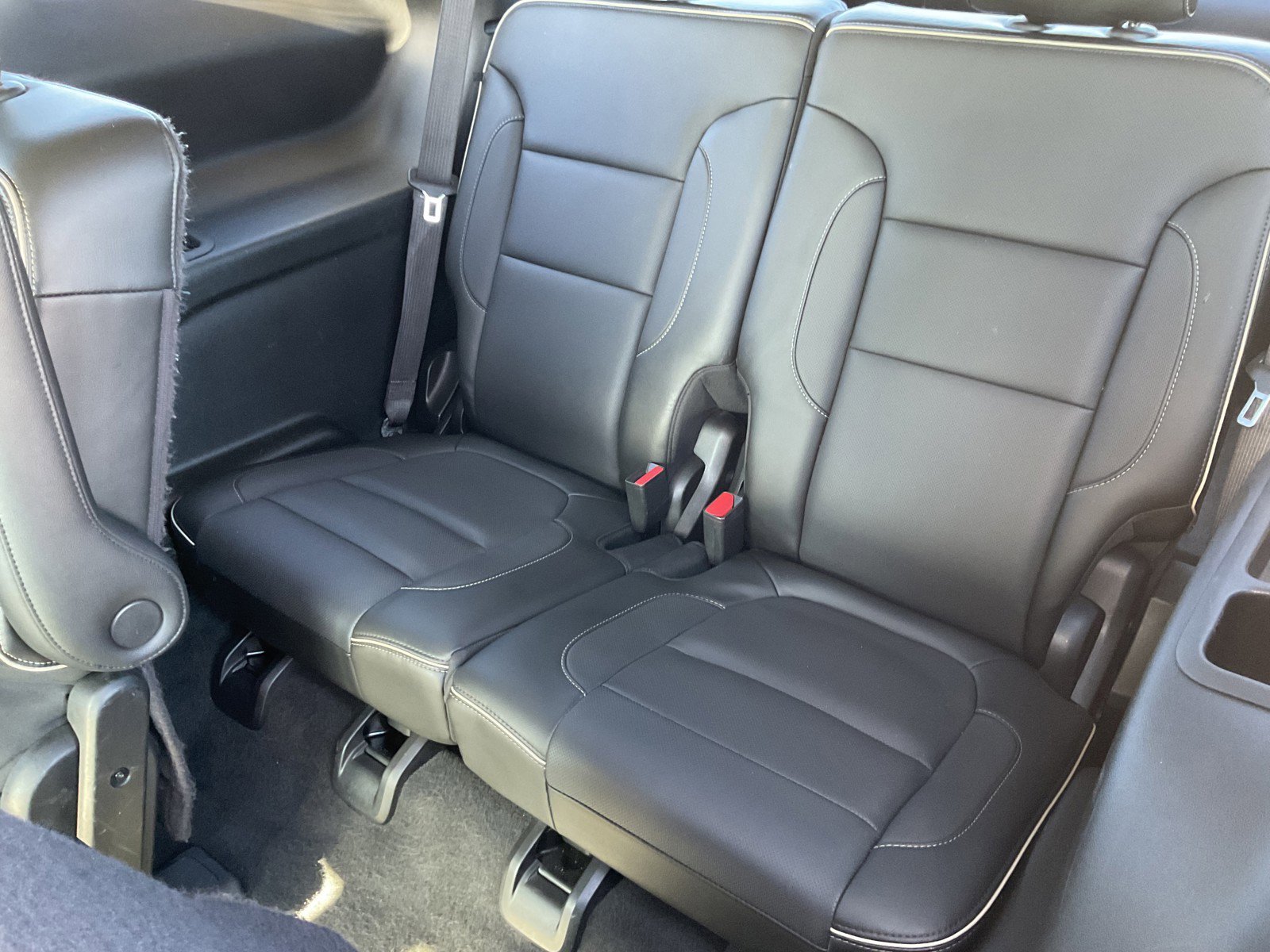 Used 2017 White Frost Tricoat GMC Denali image 12