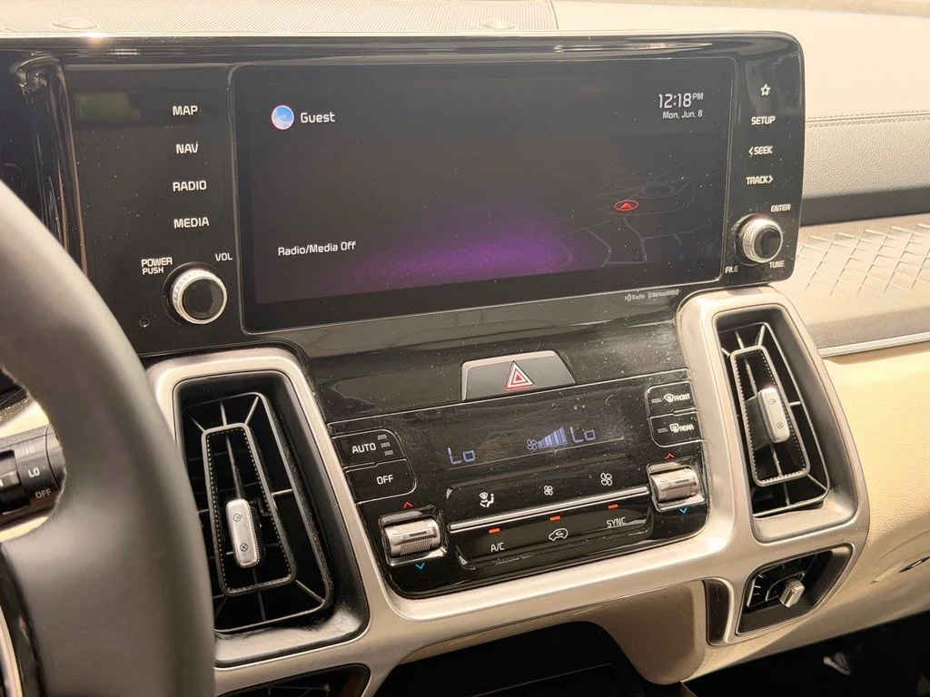 Used 2022 Silver Kia S image 32