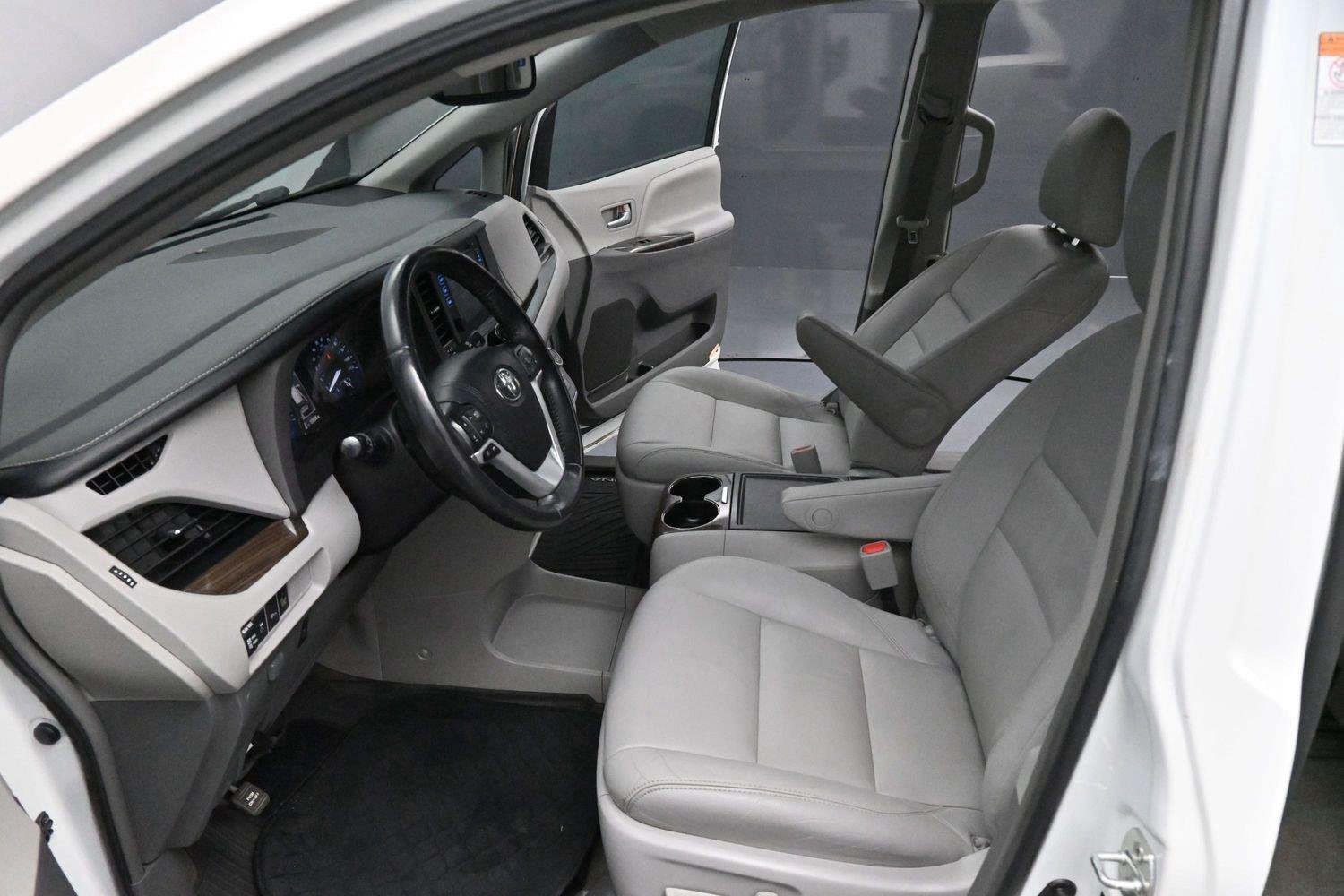 Used 2017 Blizzard Pearl Toyota XLE image 11