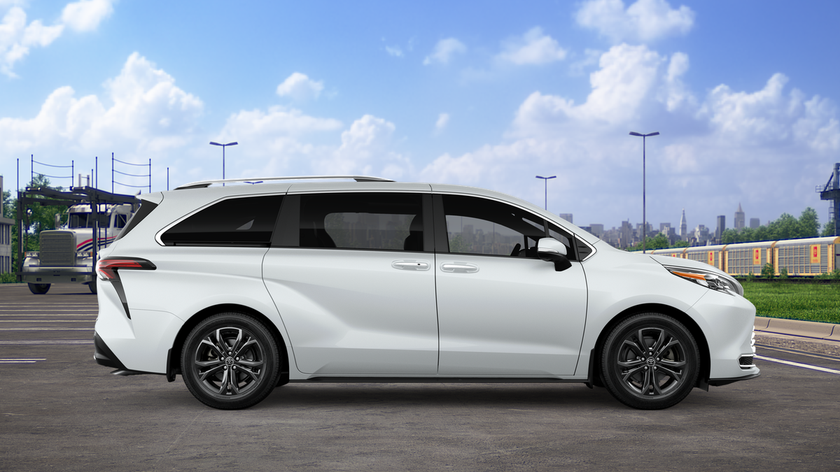 New 2026 Wind Chill Pearl Toyota Platinum image 12