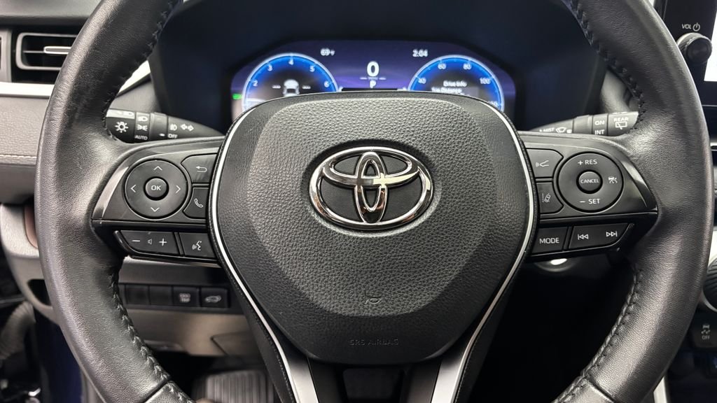 Used 2023  Toyota Limited image 19